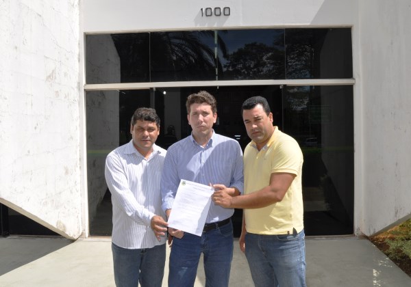 Vereadores entregaram notificação, hoje, na Prefeitura
