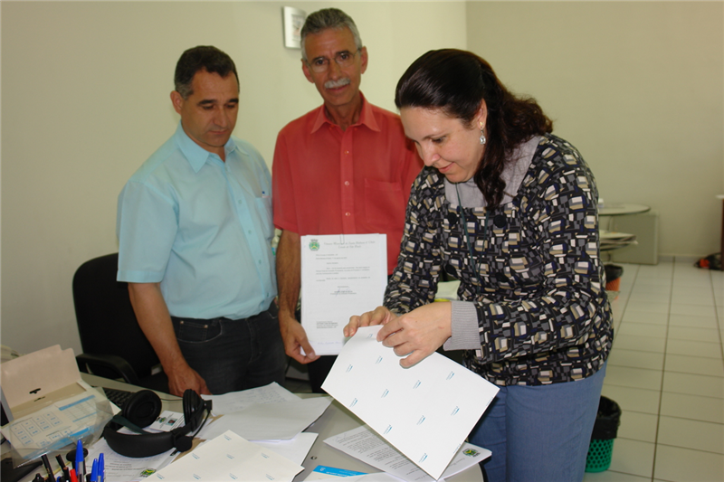 Ademir e Carlão Motorista protocolam relatório da CP