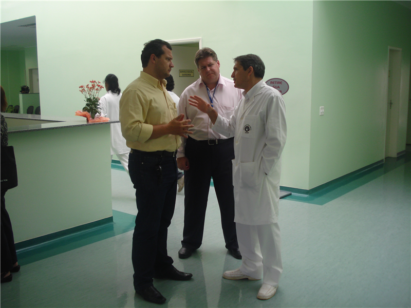 Vereador Danilo foi recebido por funcionários do Hospital Dia durante a visita
