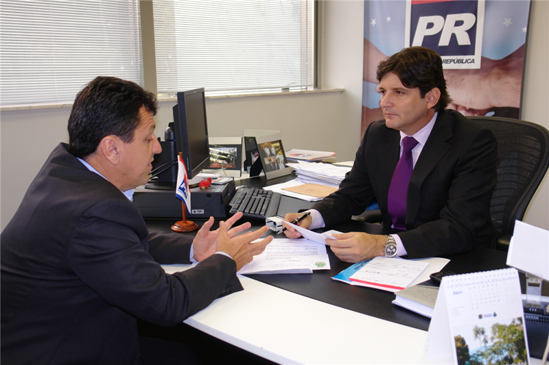 Kadu em reunião com o deputado estadual André do Prado.