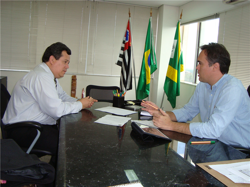 Dr. José, durante reunião com prefeito Denis Andia, pediu a contratação de mais médicos