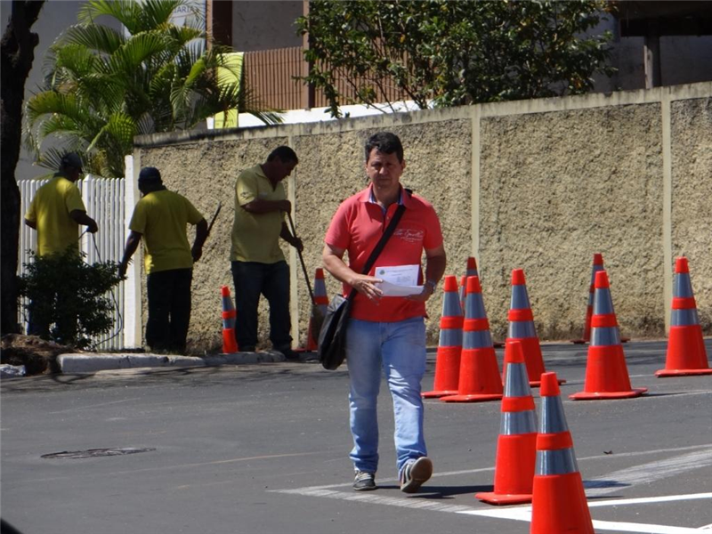 Após sugestão de Kadu, Prefeitura instalou rotatória na avenida Tiradentes