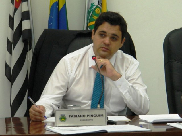 Pinguim apresenta requerimento sobre cirurgias ortopédicas para barbarenses