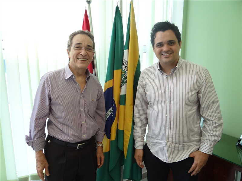 Presidente Fabiano Pinguim e o escritor Gilson Novaes.
