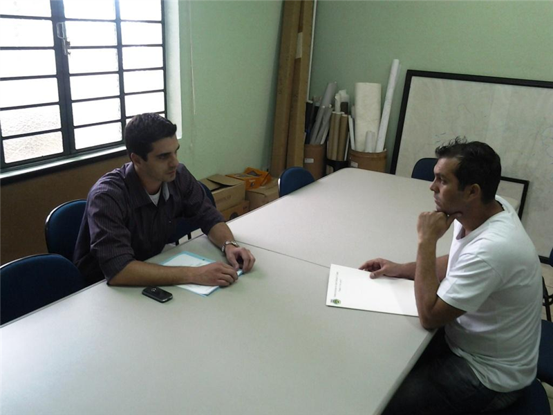 Alex Backer apresenta projetos ao secretário Rafael Piovezan
