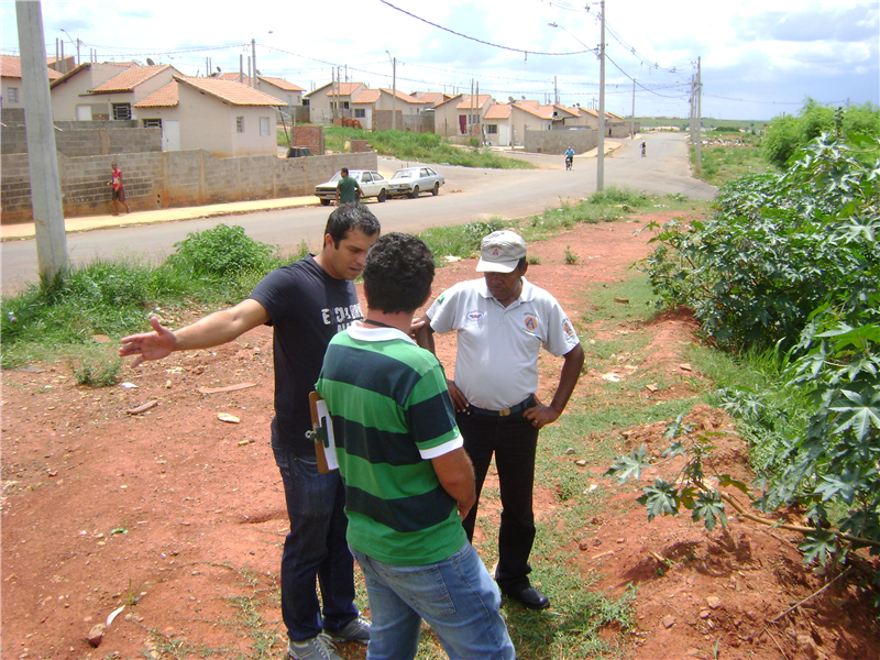 Barranco ao lado da rua Plácido Ribeiro causa insegurança a moradores