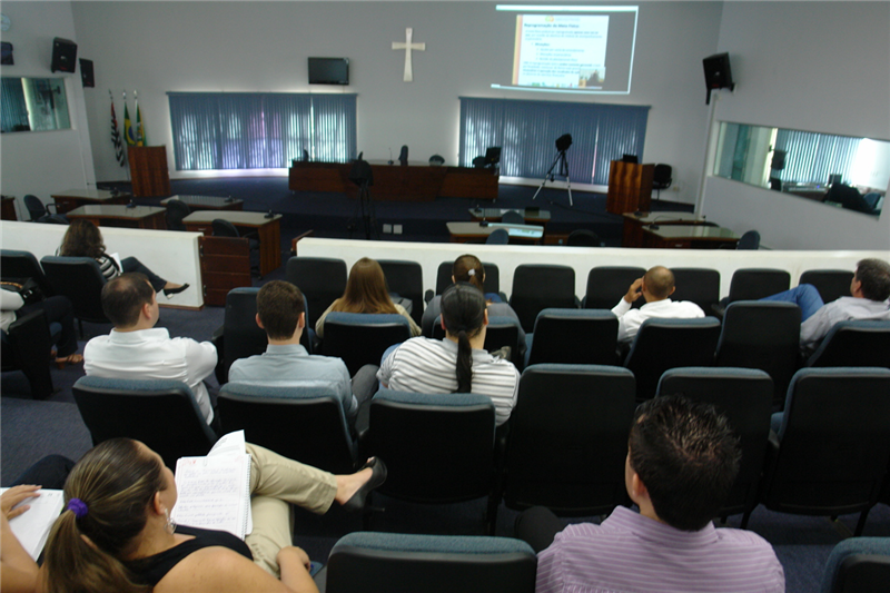 Servidores municipais acompanham, na Câmara, retransmissão de congresso