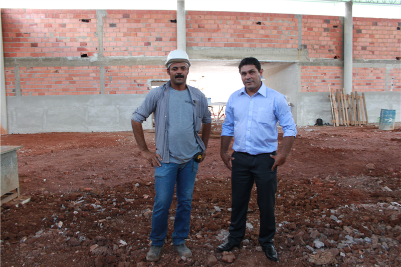 Bebeto questiona Prefeitura a respeito de prazo para conclusão das obras
