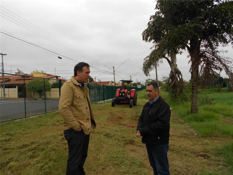 Ademir e Denis visitam o Parque dos Jacarandás, no Mollon