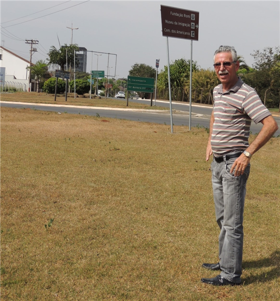 Carlão pede a construção de portais nas entradas da cidade.