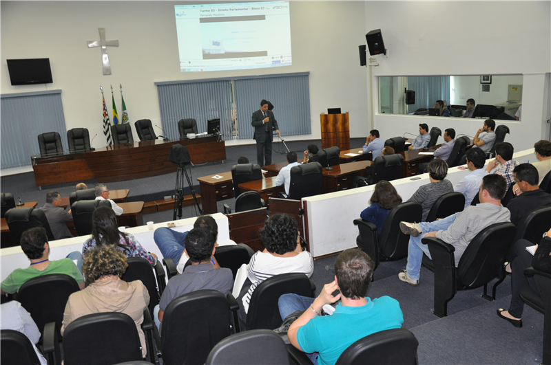 Procurador Raul Miguel Freitas de Oliveira fala sobre LDO aos vereadores e assessores parlamentares