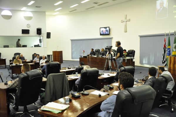 Vereadores rejeitaram dois pareceres contrários da CJR