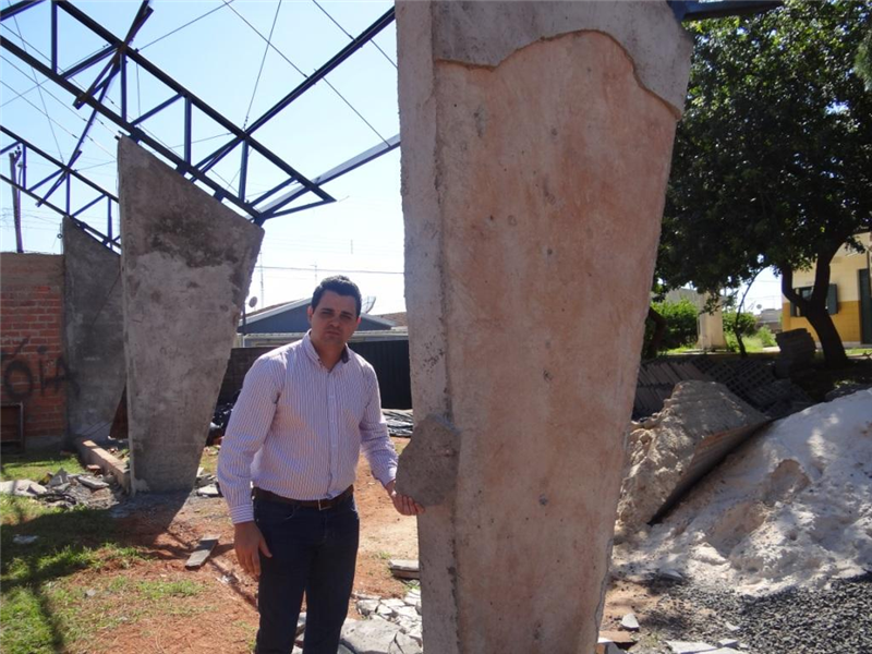 Após reclamação de pais de alunos, Pinguim vistoriou obra no Jardim Pérola