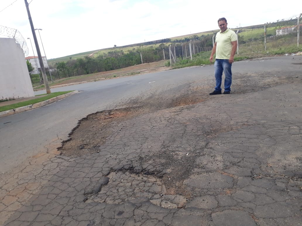 Vereador visitou o local e constatou diferentes pontos deteriorados