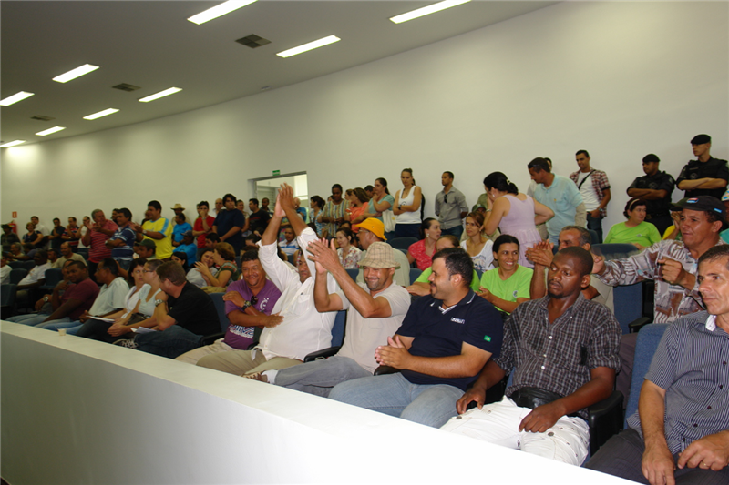 Anízio pede o nivelamento da canaleta na esquina da rua Manaus com a avenida Antonio Pedroso