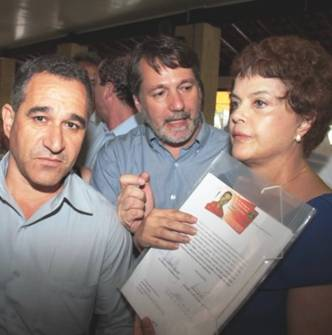 Ademir e Larguesa entregaram convite à ministra Dilma para visitar Santa Bárbara