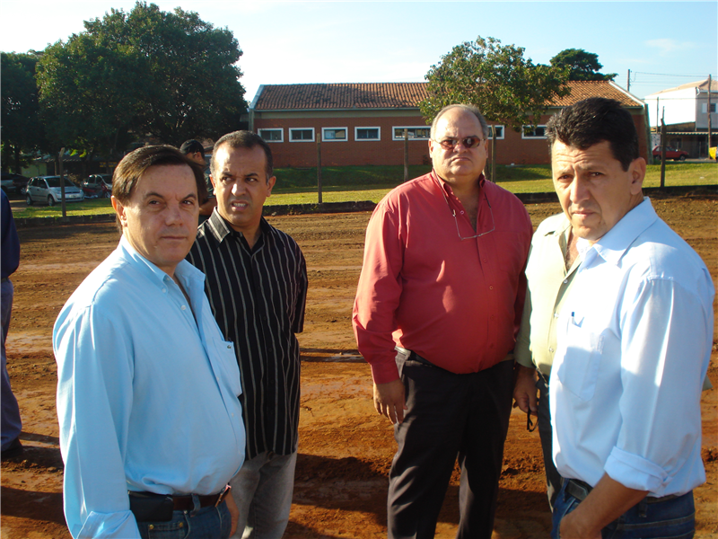 Vereador Kadu, prefeito Mário Heins e secretários vistoriaram início das obras