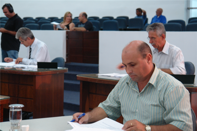 Técnico, Juca e padre Zezinho: extração de árvores