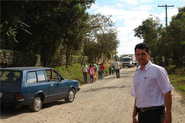 Kadu visitou hoje (17) o bairro Cruzeiro do Sul, onde pede pavimentação de rua