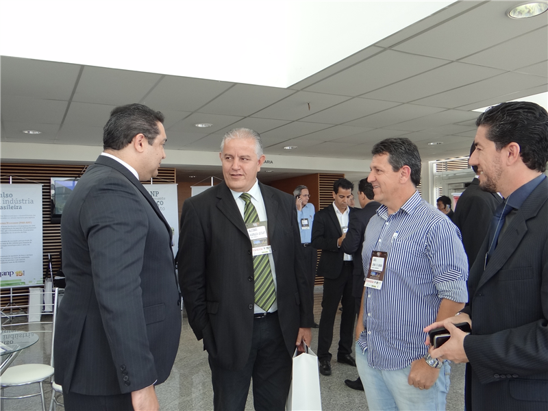 Vereador Kadu e o secretário de Desenvolvimento Econômico de Nova Odessa, durante evento em Paulínia