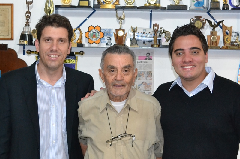 Giovanni Bonfim e Felipe Sanches foram recebidos pelo presidente da Corporação Musical