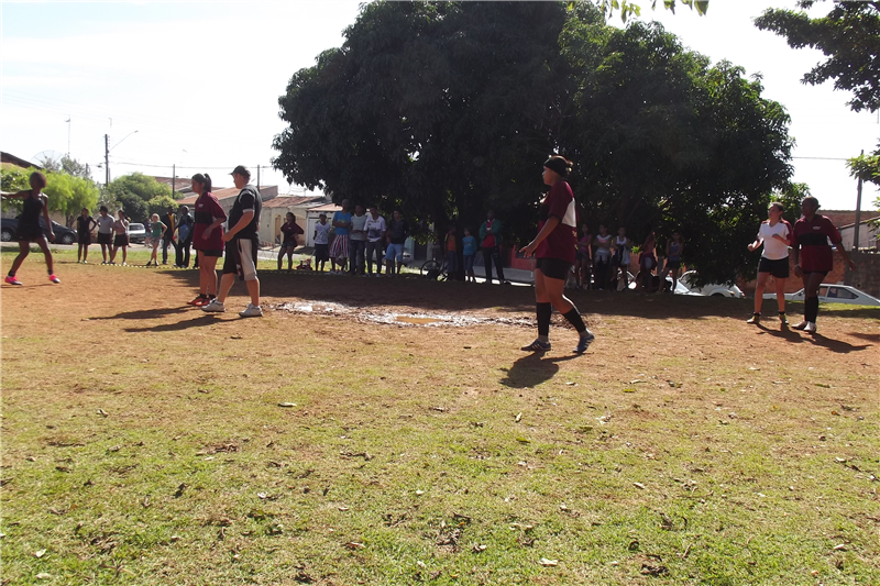 Campo de futebol localizado entre as ruas Antônio Toledo de Mello e Alfredo Claus, no Conjunto Habitacional dos Trabalhadores.