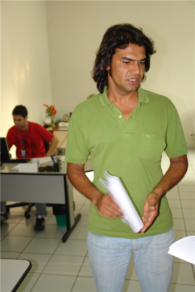 Nilton Costa protocola requerimento na Câmara