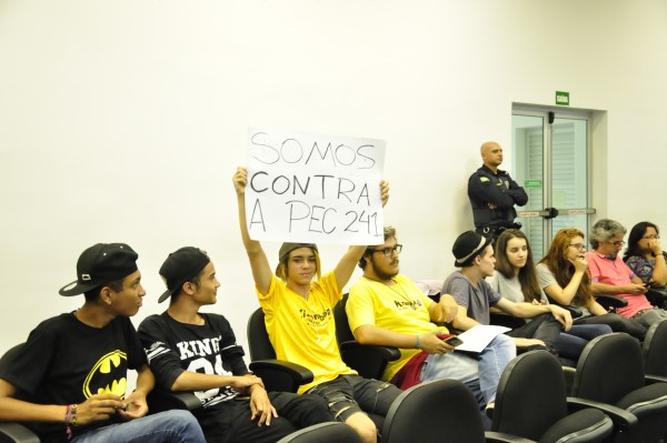 Alunos secundaristas apoiaram moção de protesto contra PEC