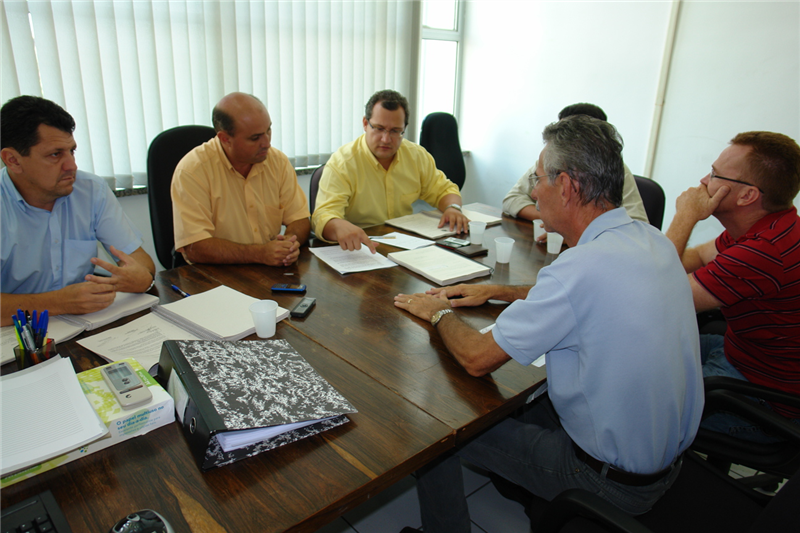 Vereadores que integram a comissão promoveram nova reunião hoje no Legislativo