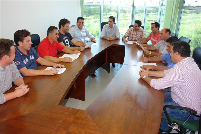 Representantes de todos os partidos participaram da reunião