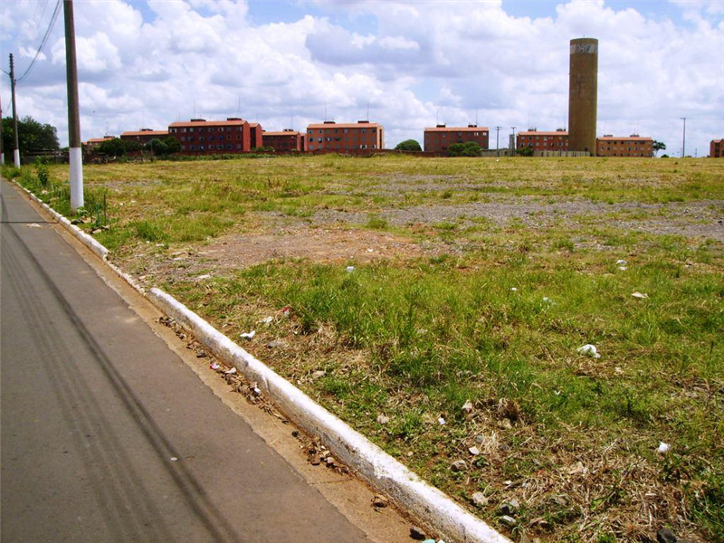 Prefeitura efetuou limpeza em área pública após reivindicação do vereador Felipe Sanches
