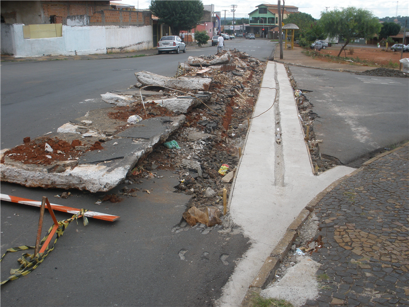 Prefeitura promove recuperação de canaleta entre ruas Aldão e Fortaleza