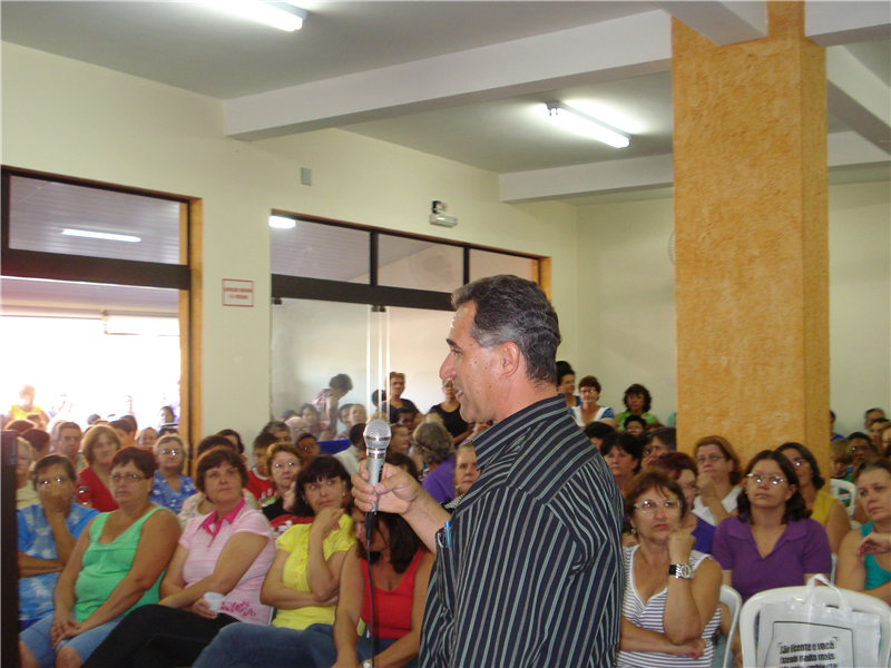 Ademir fala para cerca de 300 mulheres em homenagem às mães