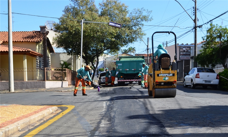 Após pedido de Felipe Sanches, Prefeitura efetuou manutenção na rua 13 de Maio
