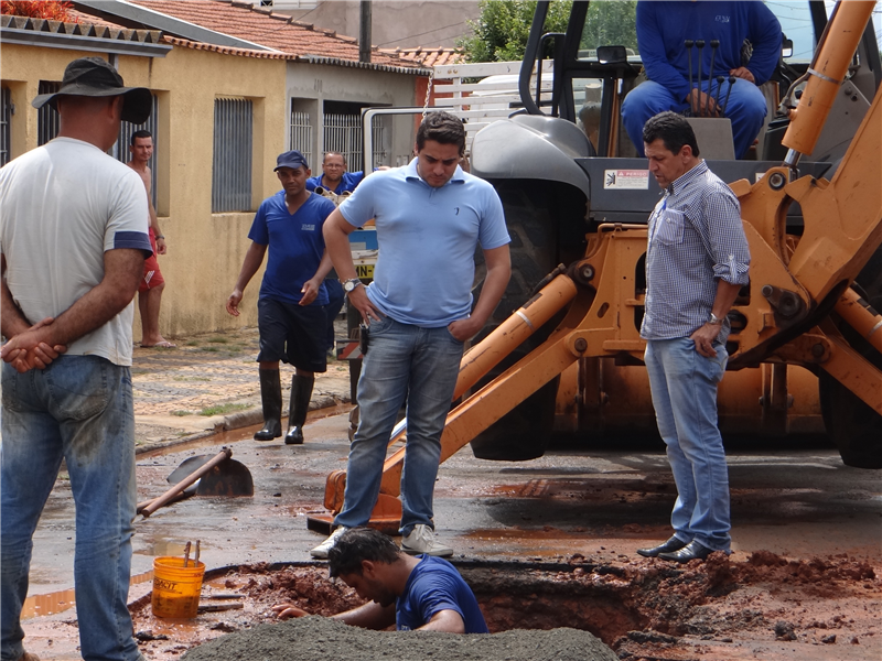 Kadu e Felipe Sanches acompanham realização de obra no Santa Rita