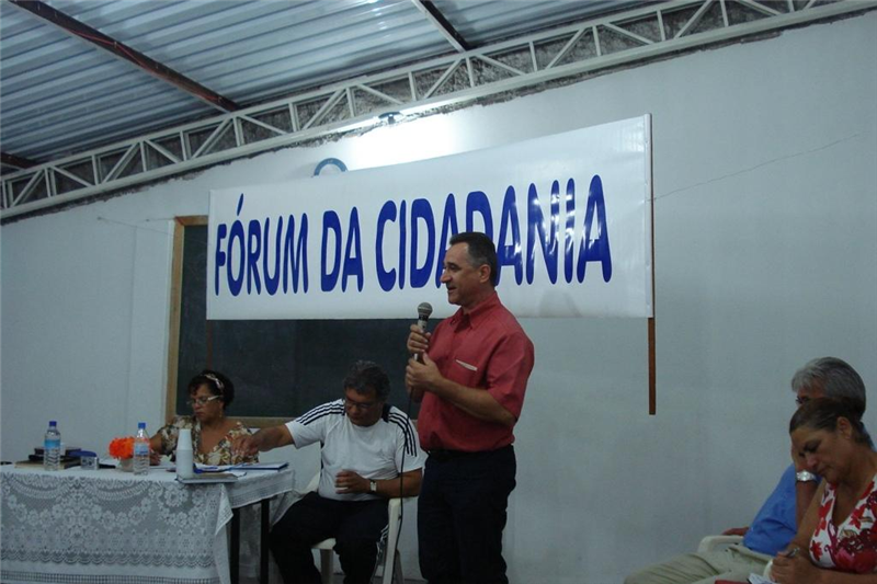 Ademir conversa com integrantes do Fórum da Cidadania