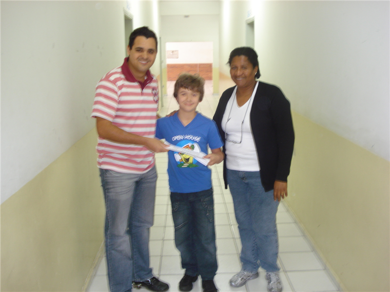 Pinguim recebe projeto de aluno da Emefei Augusto Scomparim e da diretora Dalva do Amaral