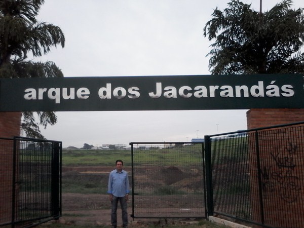 Antonio da Loja vistoria obras no Parque dos Jacarandás.