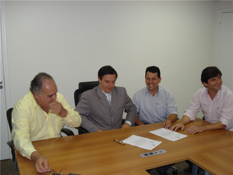 Kênio Freitas, Mário Heins, Kadu Garçom e André Prado, em reunião na Prefeitura