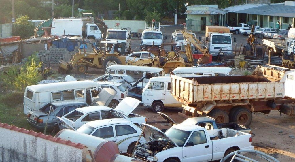 Carros fora de circulação na Garagem Municipal
