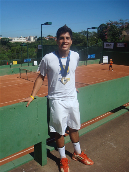 Tenista Gabriel Batagin, de apenas 14 anos, é destaque do esporte barbarense