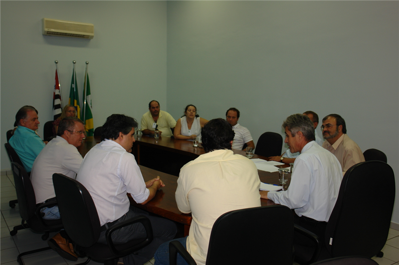 Anízio convocou profissionais para discutir projetos