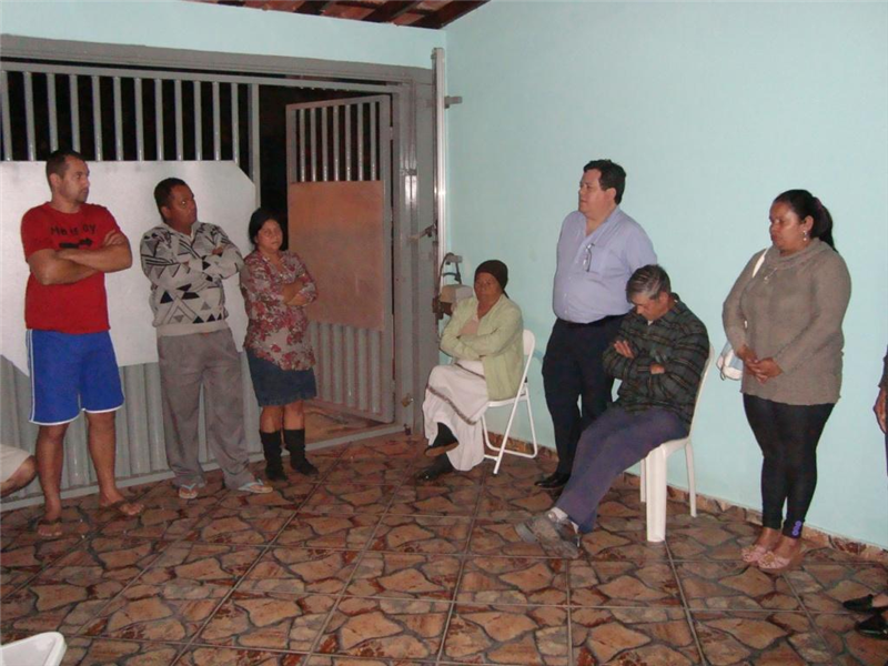 Dr. José, durante reunião com moradores do Jardim Santa Alice