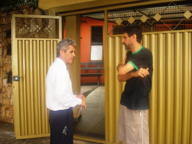 Anízio orienta morador