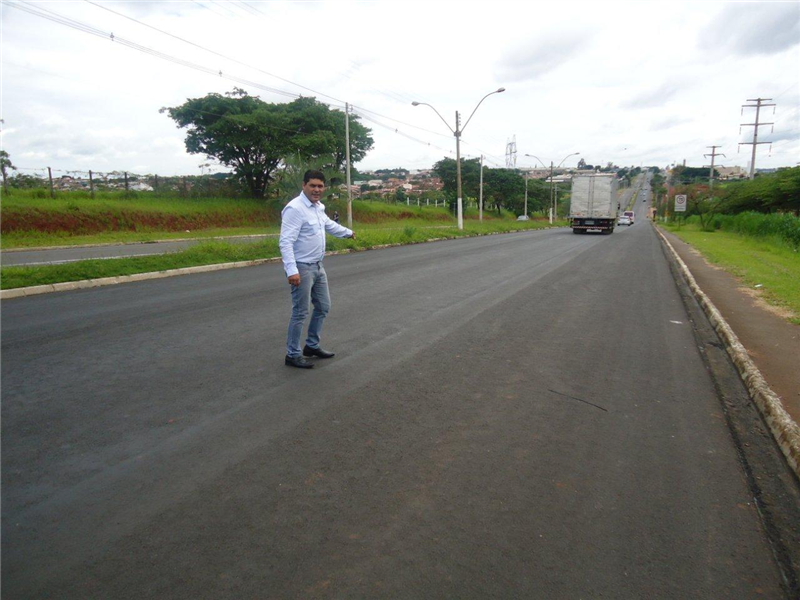Bebeto pede pintura de faixas na avenida Santa Bárbara