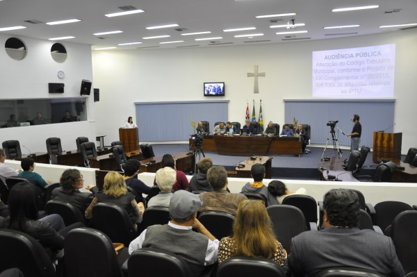 Munícipes fizeram diversos questionamentos durante Audiência