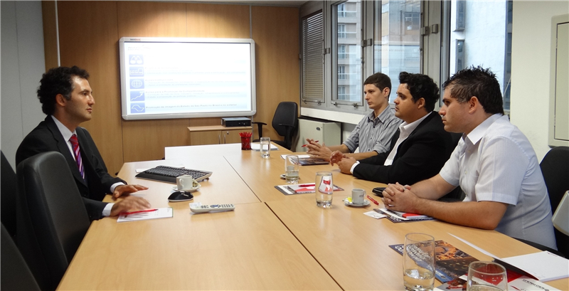 Presidente Fabiano Pinguim e funcionários da Câmara em reunião com Luís Arbex, da Investe São Paulo.