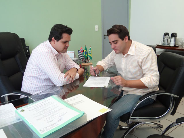 Pinguim e Felipe Sanches apresentaram projeto que beneficia a AMAI