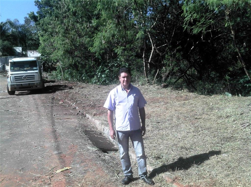 Antonio da Loja acompanhou limpeza de área pública no Jardim Europa