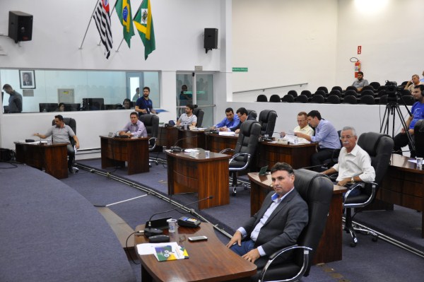 A votação de parecer da CJR e de um projeto foram adiadas